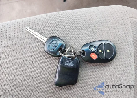 2004 Toyota Sienna Le z USA, uszkodzony, nr VIN 5TDZA23C94S083839